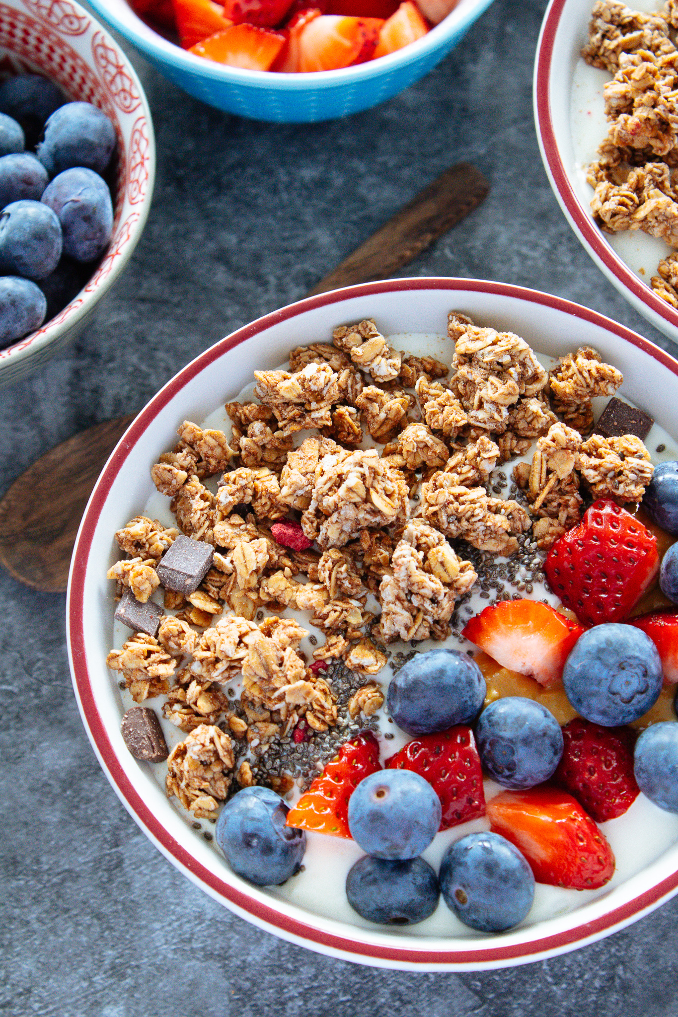 Breakfast Granola Yogurt Bowls