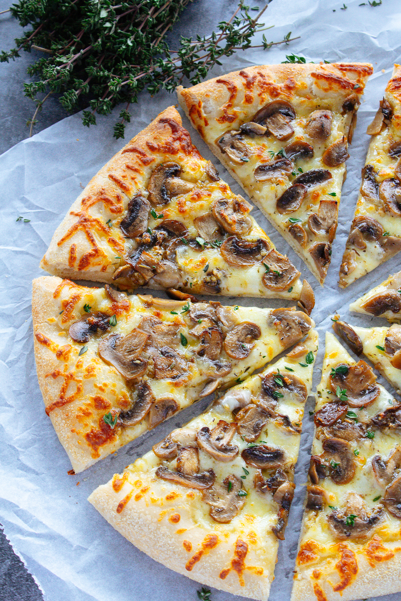 White Garlic Mushroom Pizza