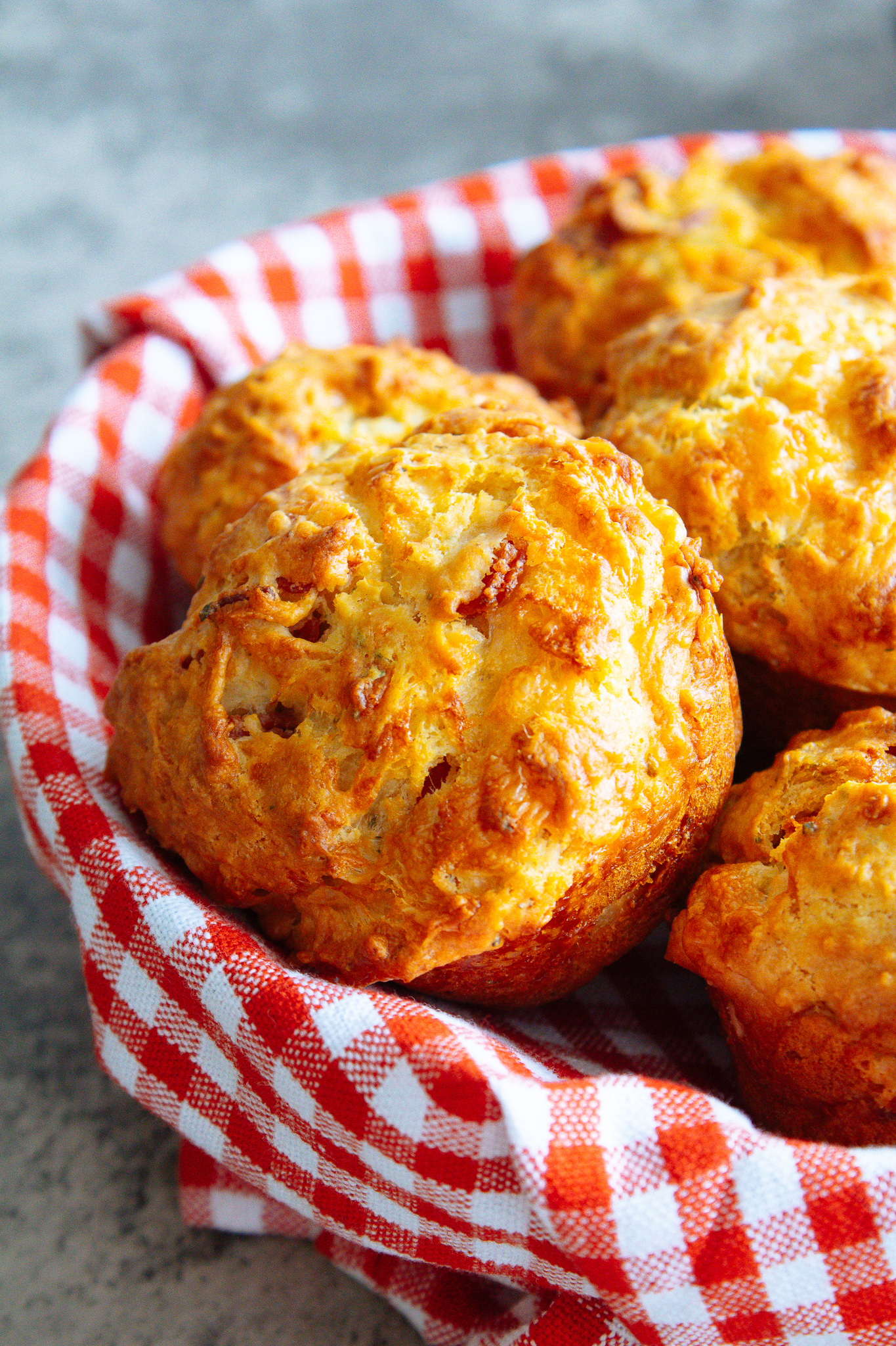 Easy Pepperoni Pizza Muffins